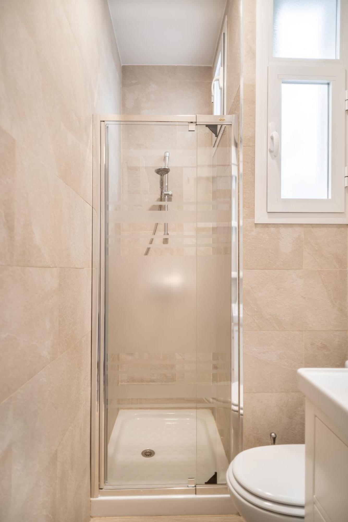 Beautiful And Bright- 1bd 1bth- Center Appartement *