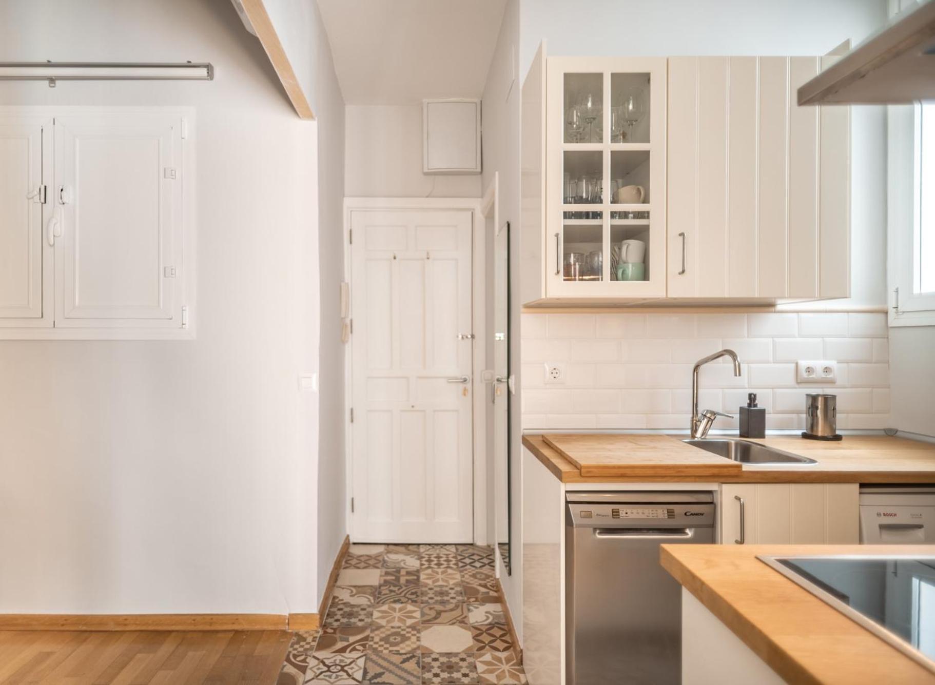 Beautiful And Bright- 1bd 1bth- Center Appartement